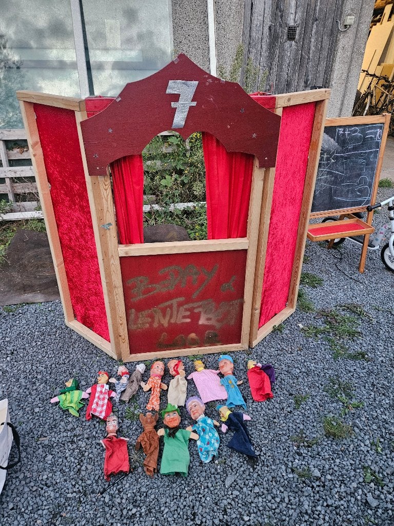 Grote houten poppenkast + set van 12+ vintage handpoppen, Kinderen en Baby's, Ophalen, Gebruikt, Overige typen