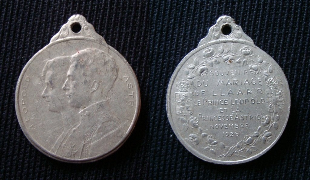 Gedenkpenning huwelijk Leopold III en Astrid 1926, Verzenden, Overige materialen