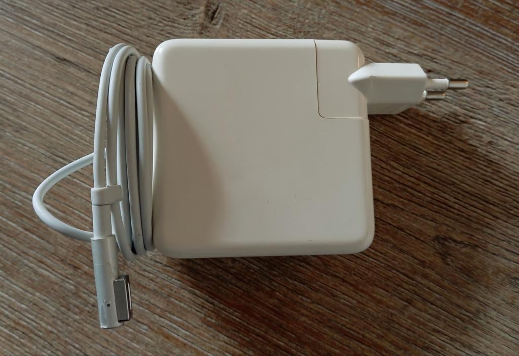Zedar 60W MacBook Lader (MagSafe 1) – Zo goed als nieuw, Computers en Software, Laptop-opladers, Ophalen, Zo goed als nieuw, Zedar
