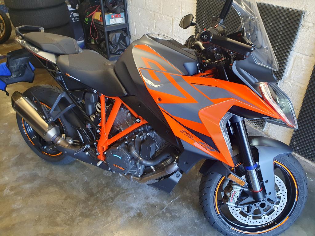 ktm 1290 superduke gt, Plus de 35 kW, 2 cylindres, Poignées chauffantes, 1290 cm³