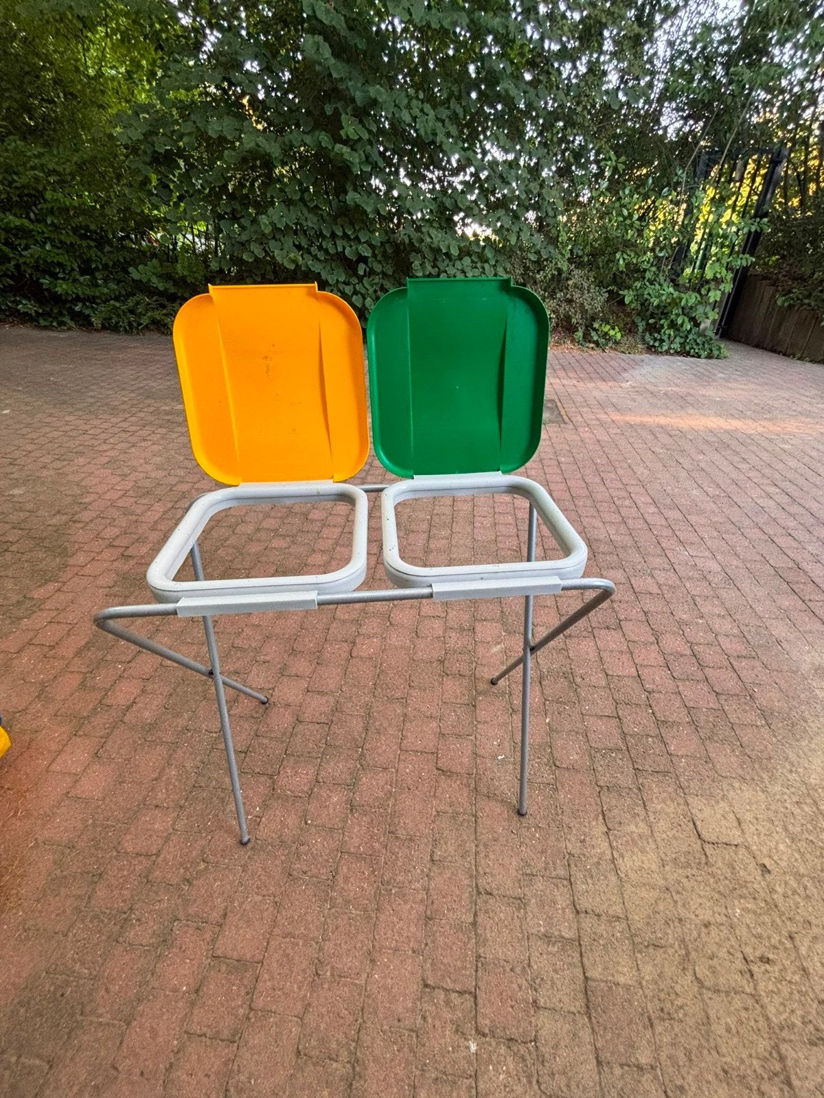 Porte-sac à déchets double avec 2 couvercles - cadre métalli, Enlèvement