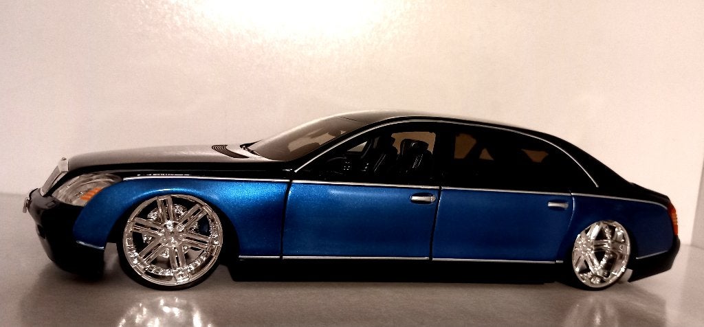 1/18 Maybach 62 berline 6,0L V12 Turbo 1997 WHIPS Dropstars., Hobby en Vrije tijd, Modelauto's | 1:18, Ophalen of Verzenden, Zo goed als nieuw