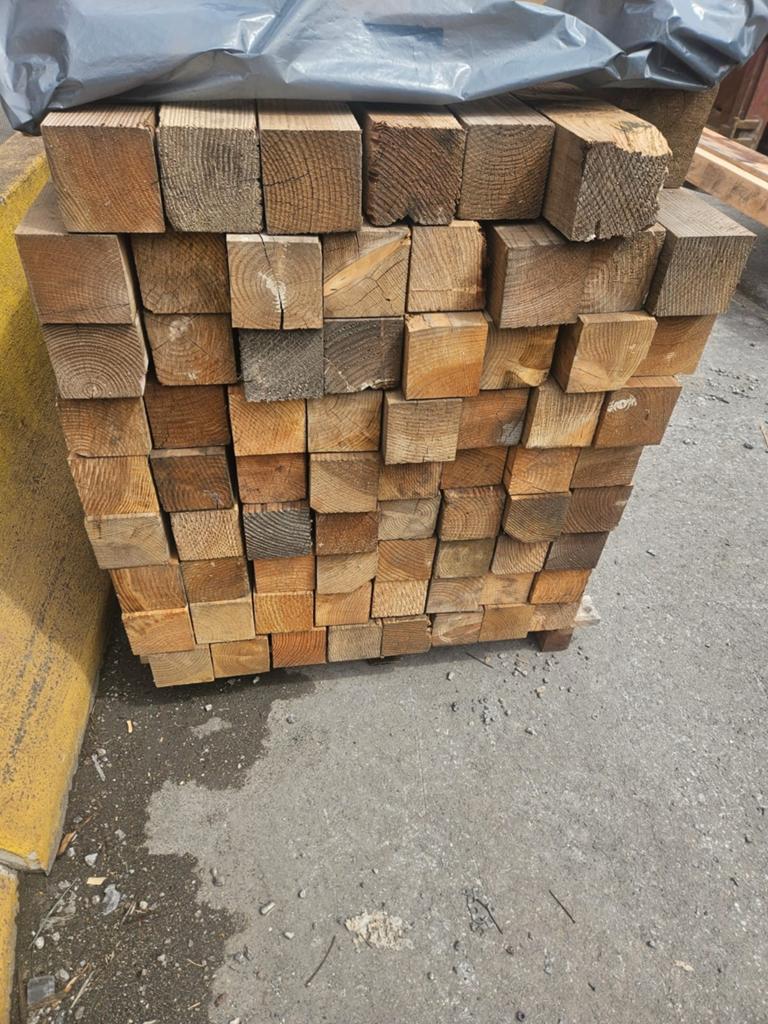 Mandrier en Douglas 12x12 sur 240cm