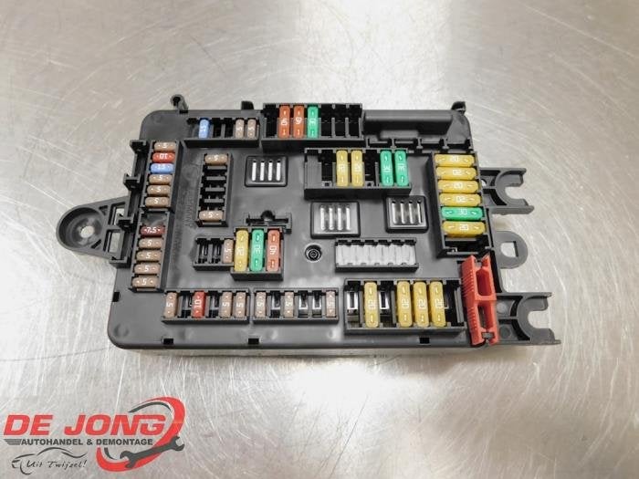 Boîte à fusibles d'un BMW 3-Serie, -, 3 mois de garantie, Utilisé, -