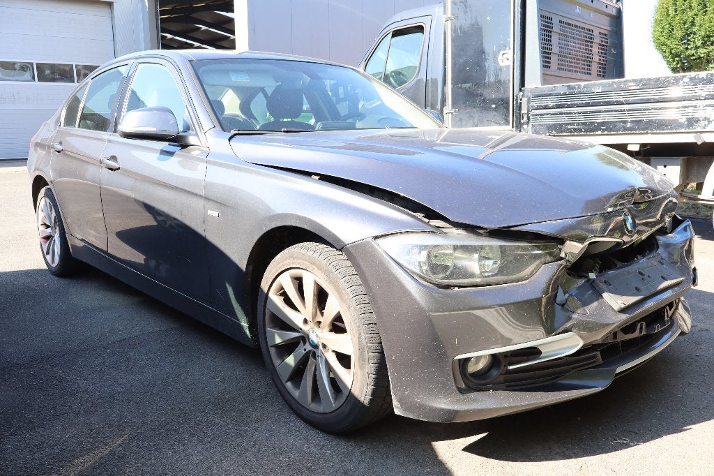 BMW 3serie endommagée, la voiture peut rouler, pas d'airbags, Achat, 4 portes, Entreprise, Anti démarrage
