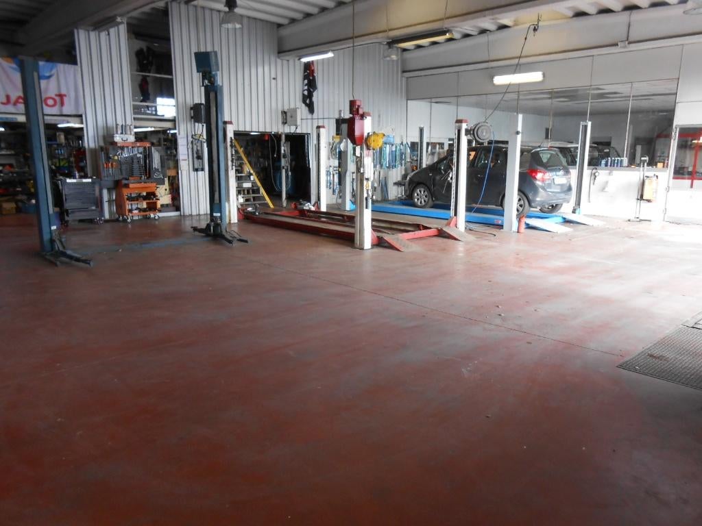 werkplaats  voor autogarage te huur in gistel met uitrusting, 500 m², Huur, Bedrijfsruimte