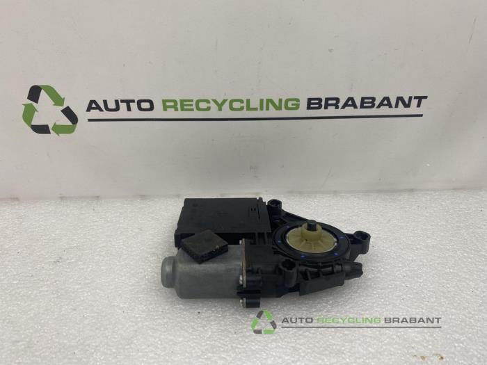Moteur de vitre portière d'un Volkswagen Golf, Autos : Pièces & Accessoires, Carrosserie & Tôlerie, Utilisé, 3 mois de garantie