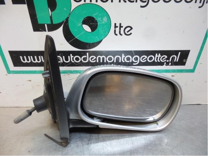 Rétroviseur extérieur droit d'un Nissan Micra (Micra 11 98, -, 3 mois de garantie, Utilisé, -