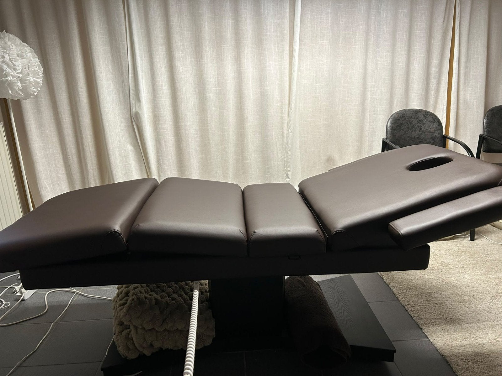 lit de massage et/ou de soin électrique, cuir marron, Services & Professionnels, Soins de la peau
