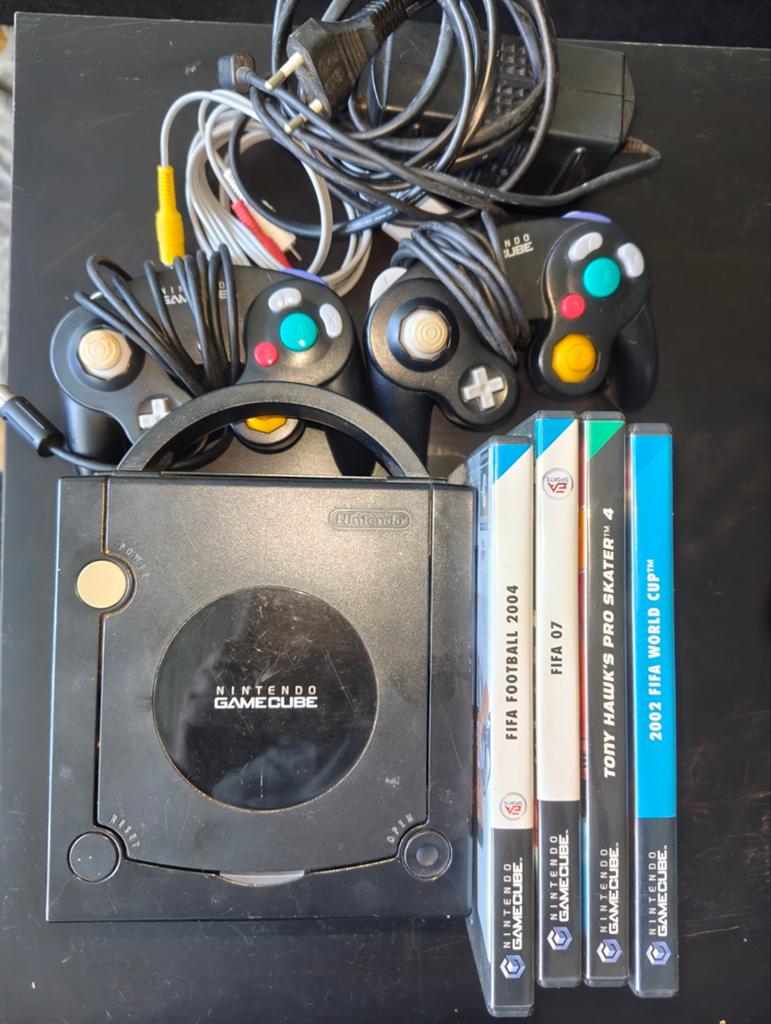 GameCube Noire + 2 Manettes + 4 Jeux, Consoles de jeu & Jeux vidéo, Enlèvement