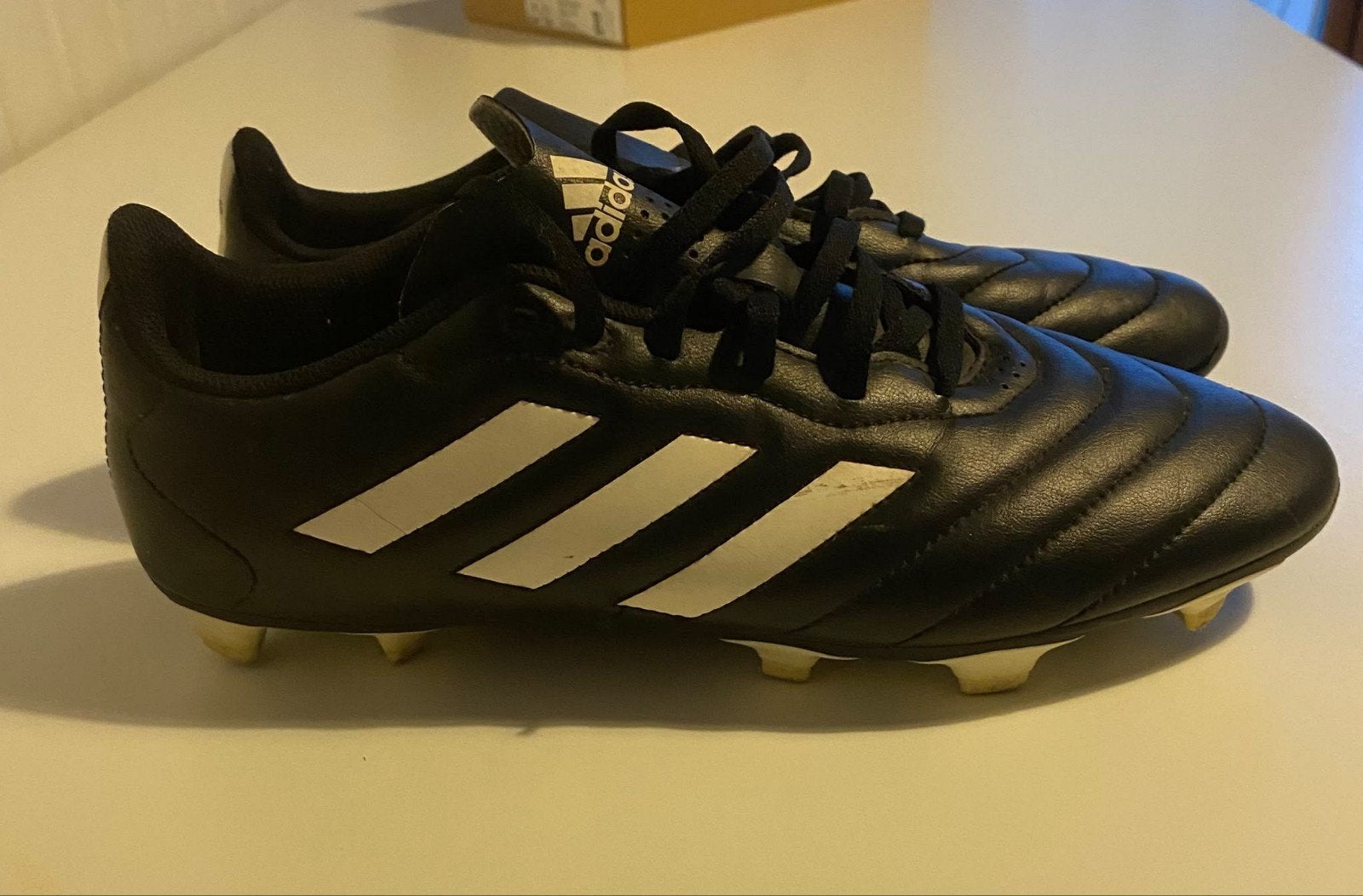 Adidas Voetbalschoenen – Zwart/Wit – Maat FR 44, Enlèvement