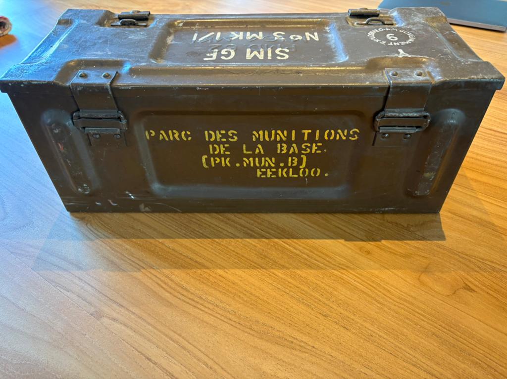Munitiekist met opschrift van depot van Eekloo jaren 60, Ophalen of Verzenden, Landmacht, Overige typen