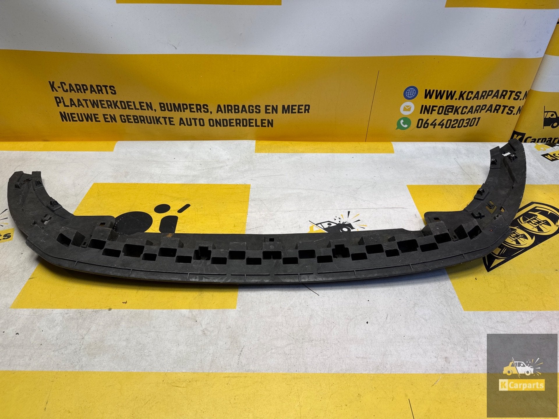 Becquet de pare-choc pour Audi A3 8V 2012-2016 BERLINE 8V580, Info@fabrikant.eu, Fabrikant BV, Pare-chocs, Fabrikantstraat 1
1000 AA  Amsterdam, NL