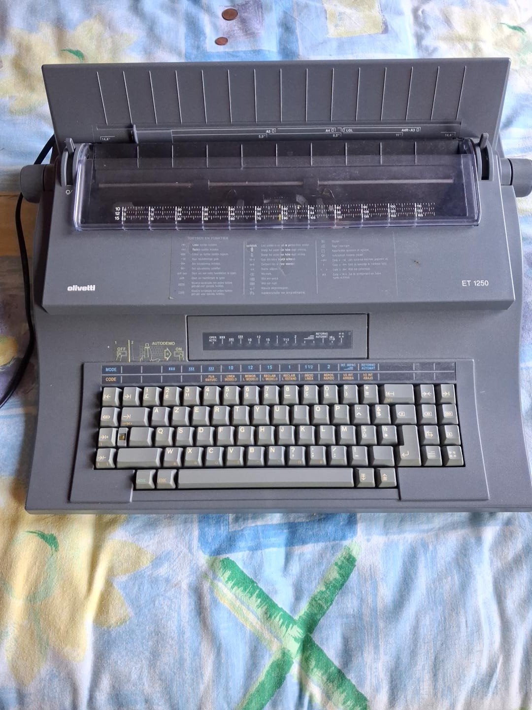 Machine à écrire électronique Vintage Olivetti ET 1250, Enlèvement, Utilisé