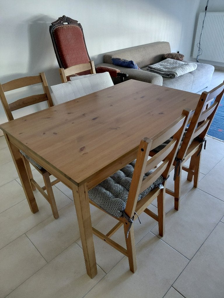 tafel en 4 stoelen, Huis en Inrichting, Ophalen, Klassiek - ideaal voor keuken, Teakhout, Zo goed als nieuw