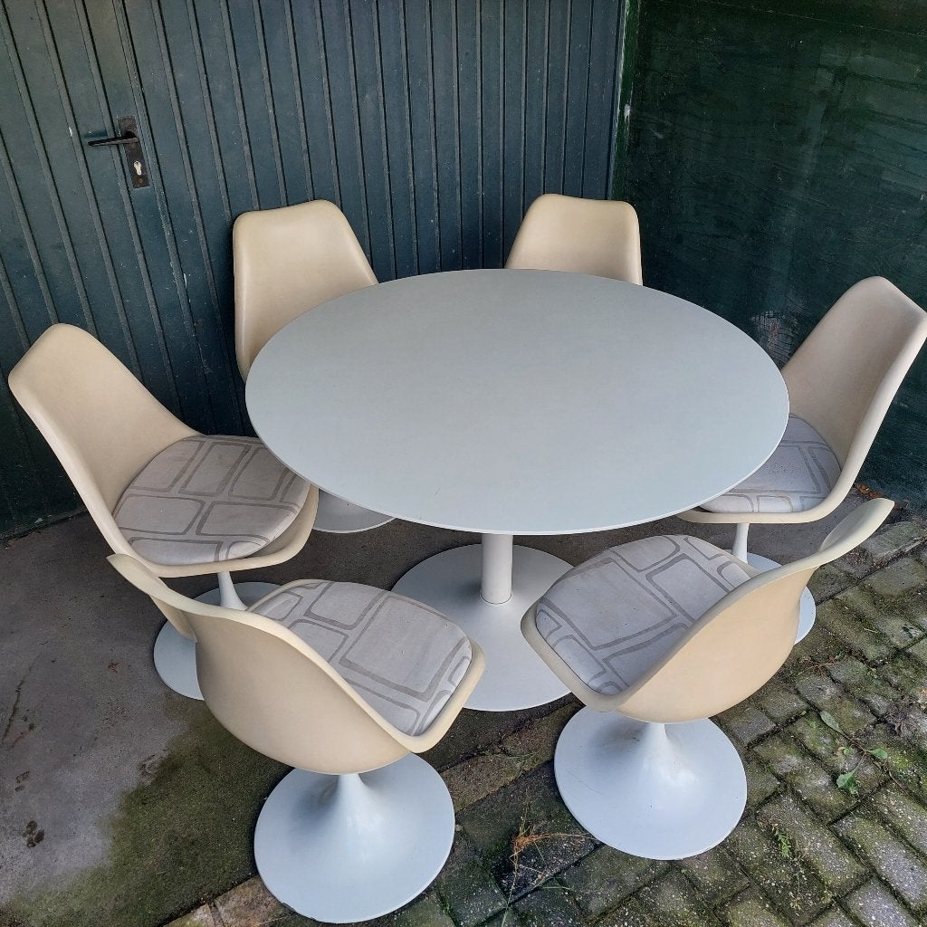 Tafel en stoelen in tulip model., Antiek en Kunst, Ophalen