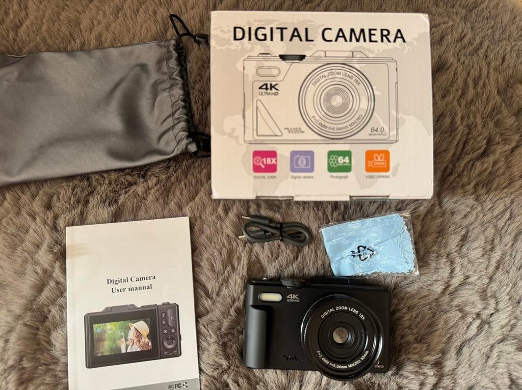 4K 64 MP digitale camera + accessoires, Ophalen of Verzenden, Zo goed als nieuw, Compact