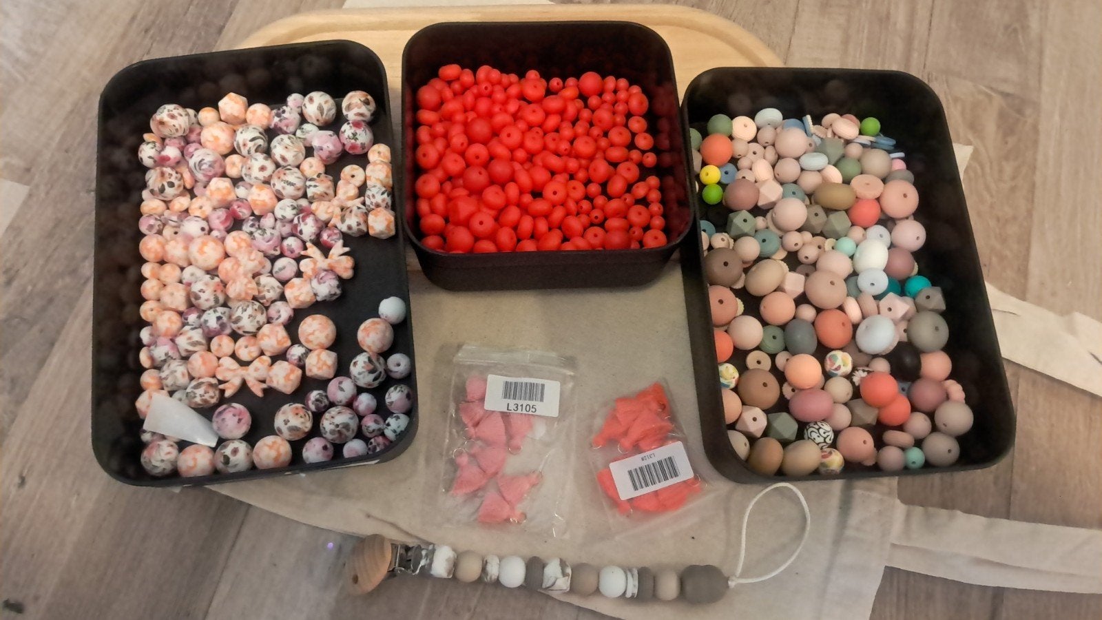Lot 400+ siliconen kralen mix - rood nude terrazzo pr, Ophalen of Verzenden, Nieuw, Draad