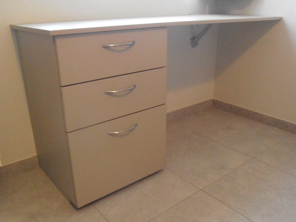 bureau avec 3 tiroirs ILWA - top qualité, Maison & Meubles, Autres marques, 50 cm, Autres matériaux, Comme neuf