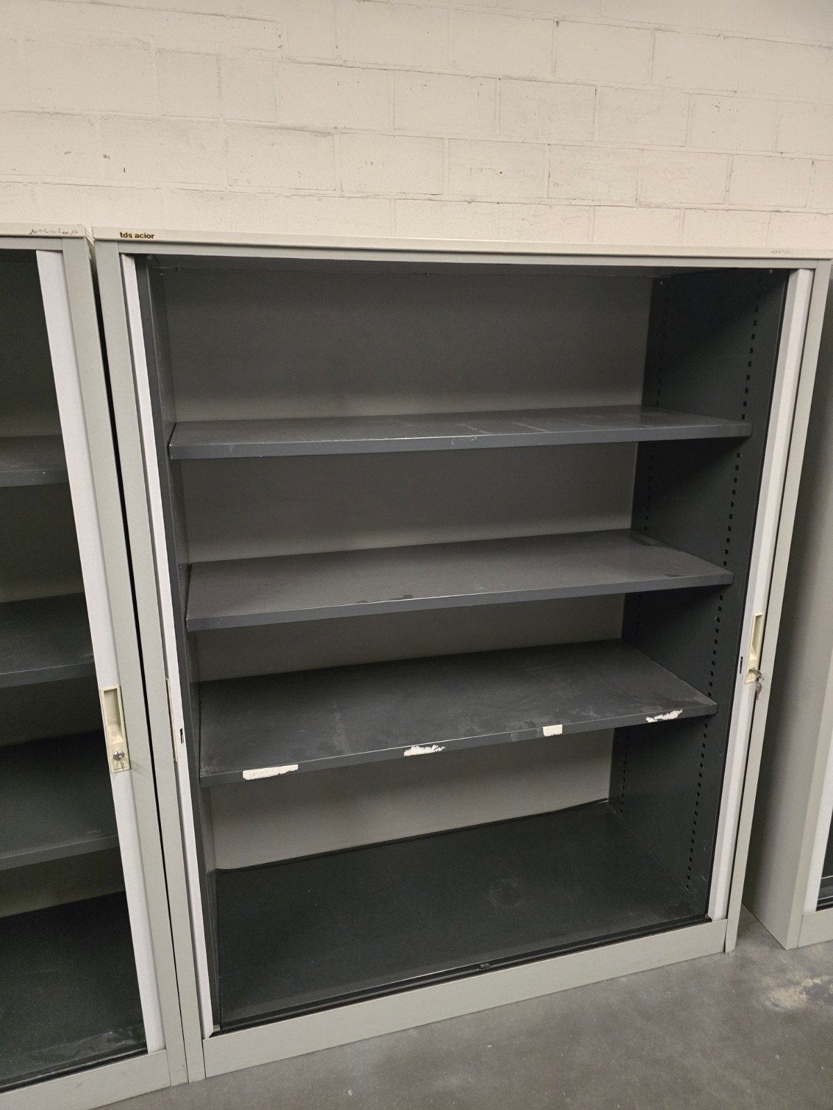 Armoires métallique professionnelle porte couliss150x120x45
