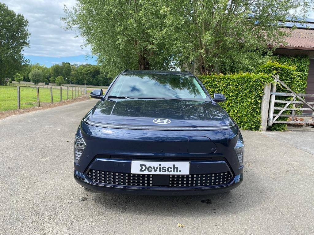 Hyundai KONA EV SHINE 65 kwh (bj 2024, automaat), Auto's, Hyundai, Gebruikt, Zwart, Blauw, Leder