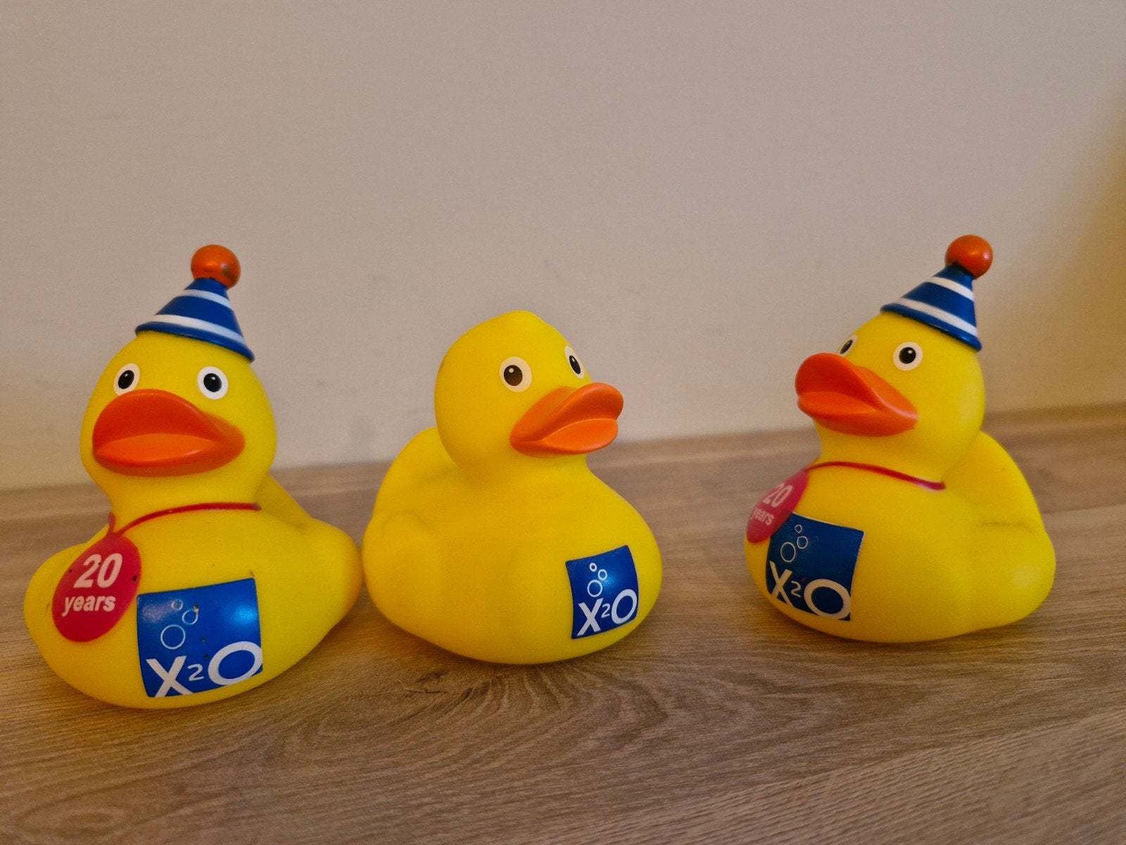 3 bad eendjes reclame X2O , 2x 20 jaar jubileum , 1x gewoon, Enlèvement ou Envoi, Comme neuf, Autres types