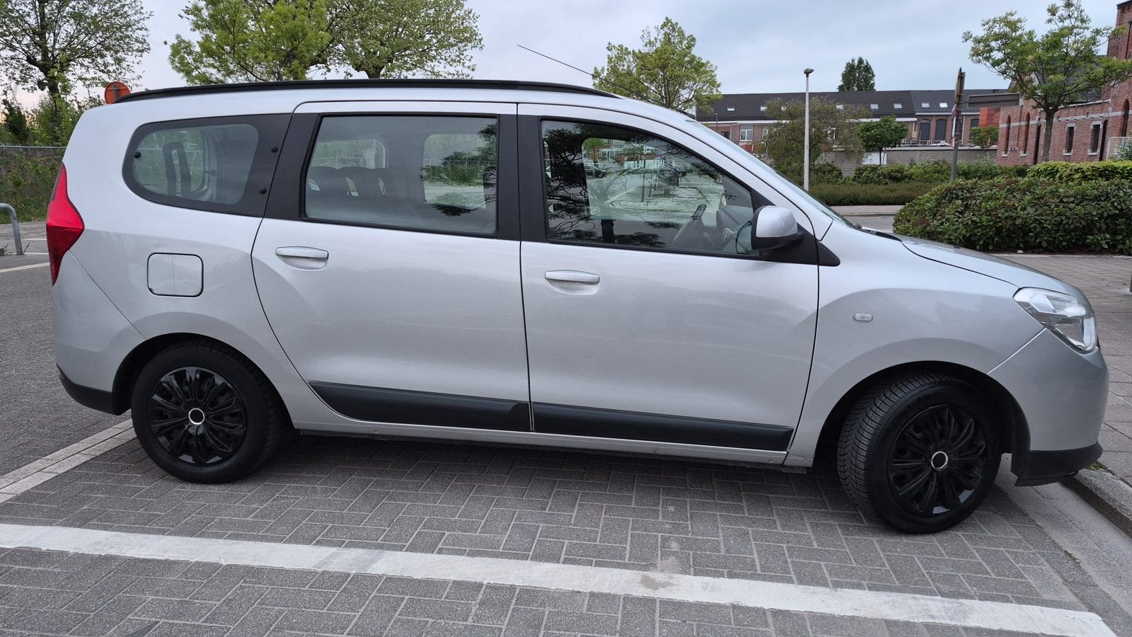 Dacia Lodgy 1.2 Benzine– 2015– Km 151.026– 7 zitplaats, Auto's, 7 zetels, Handgeschakeld, 5 deurs, Zilver of Grijs