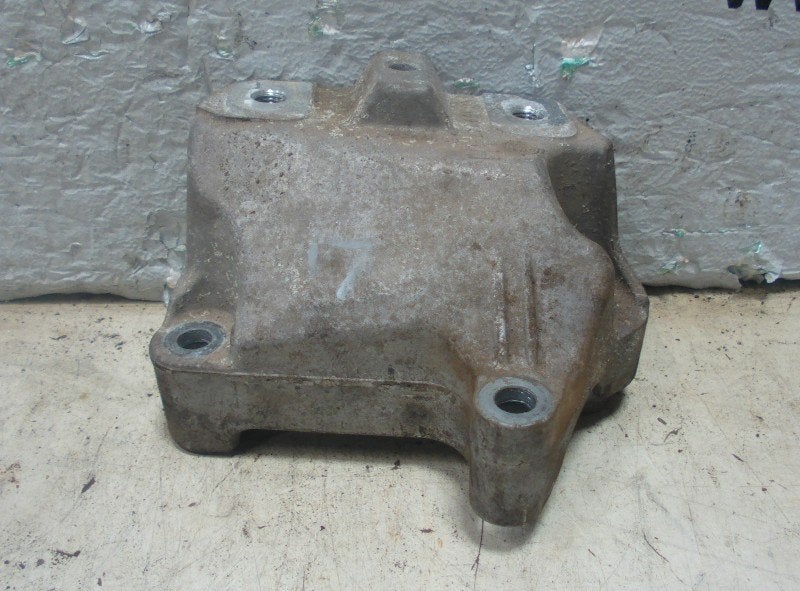 VERSNELLINGSBAKSTEUN LINKS Caddy III (2KA,2KH,2CA,2CH), Gebruikt, Nijverheidstraat 1a 1a
5405 AJ  UDEN, NL, Dhr. R. Verberk, Info@VerberkAutodemontage.nl