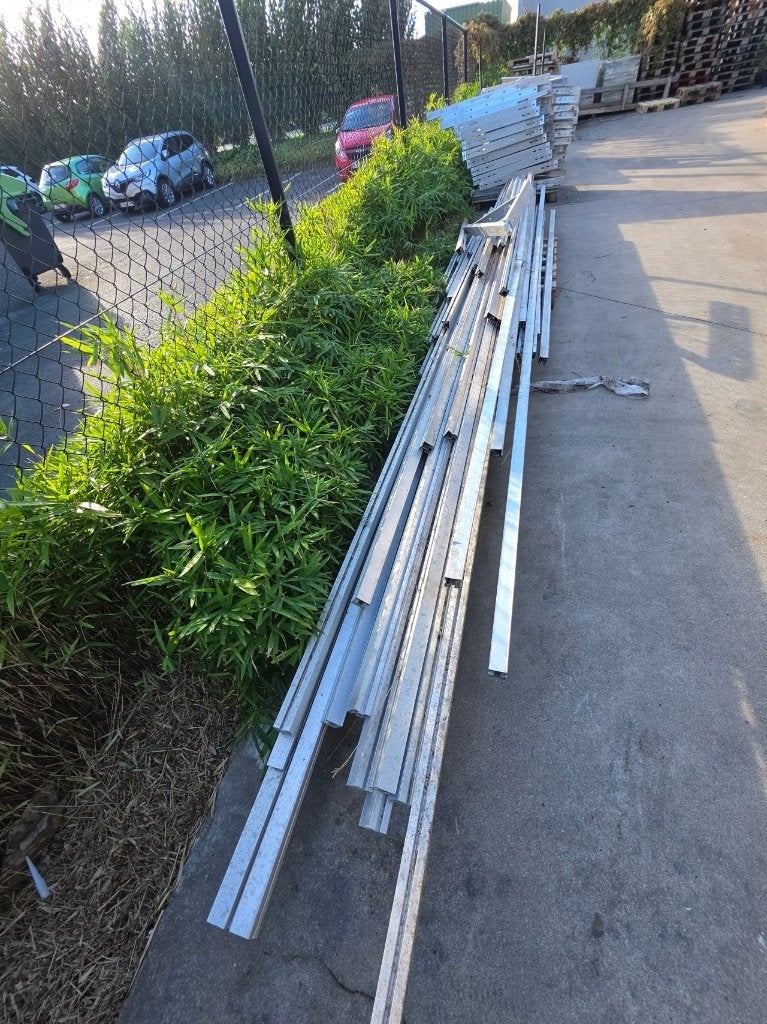 Montagemateriaal voor circa 60 panelen op plat dak, Enlèvement, Utilisé