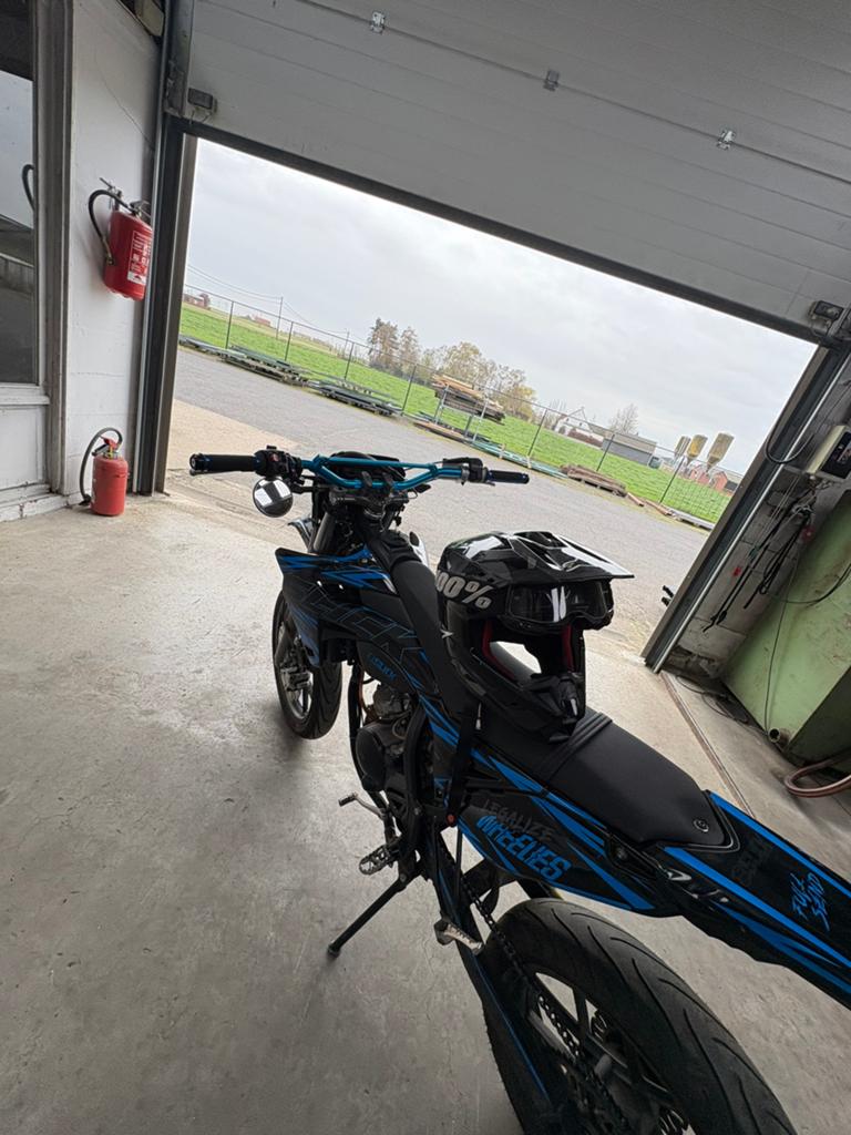 Sherco blackmoon SM-R 50, Fietsen en Brommers, Brommers | Derbi, Ophalen, 6 versnellingen, Nieuw, Klasse B (45 km/u)