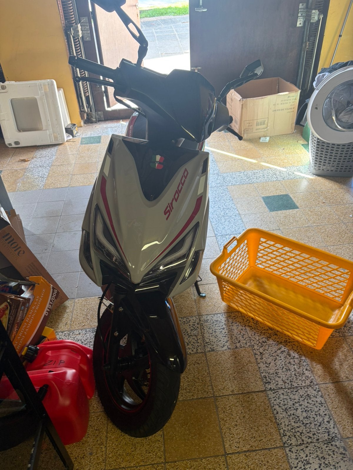 Scooter 50 cc new maar 5 keer mee gereden papieren inbegrepe, Ophalen, Overige modellen, Nieuw, Benzine
