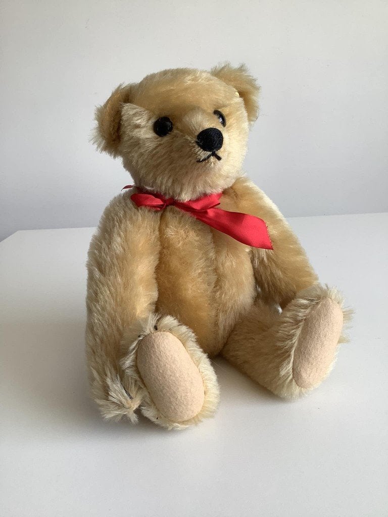 Superbe peluche Steiff blonde avec bouton et nœud rouge, Collections, Enlèvement ou Envoi, Comme neuf, Ours en tissus, Steiff