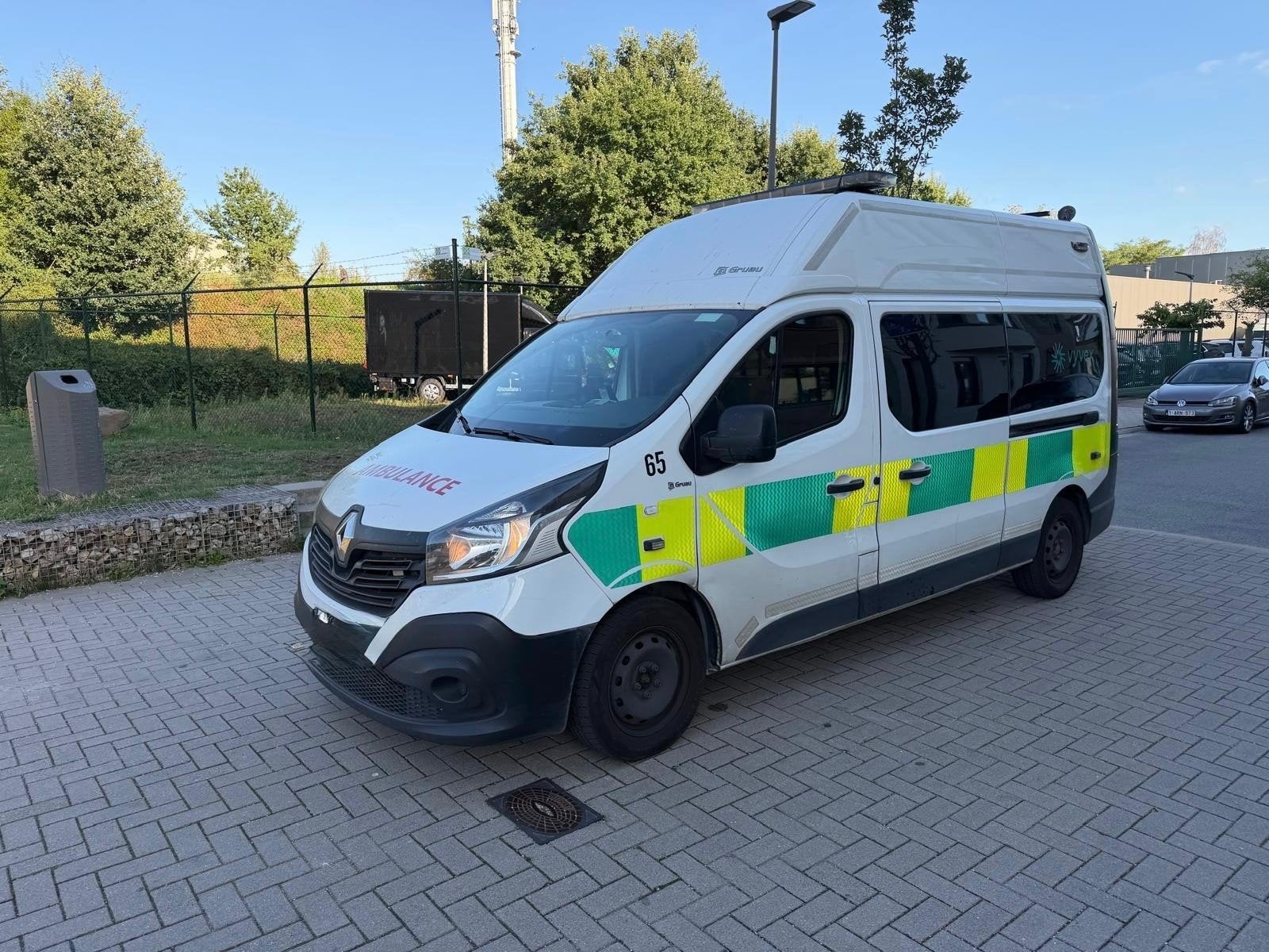 AMBULANCE RENAULT TRAFIC 1.6TDCI 2018 390 000 KM AIROC EURO6, Autos, Achat, Euro 6, Boîte manuelle, 5 portes
