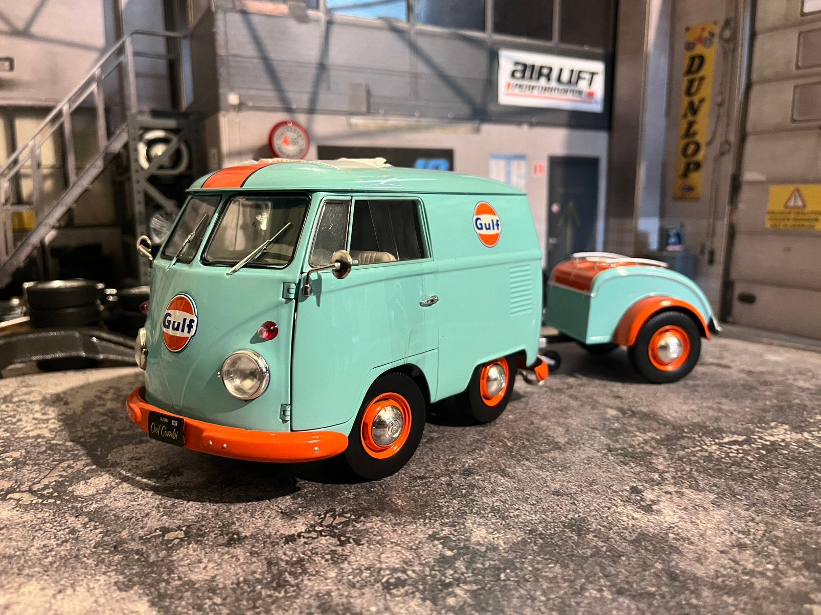 1:18 Volkswagen kool kombi Gulf - nieuw in doos, Hobby en Vrije tijd, Modelauto's | 1:18, Auto, Solido, Ophalen of Verzenden