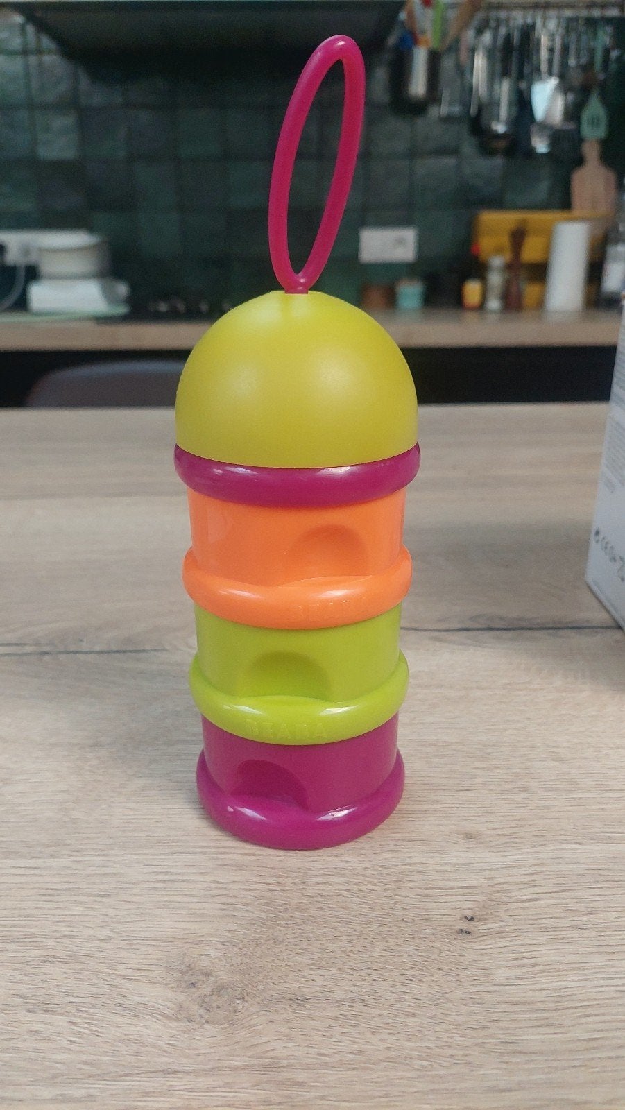 6 stapelbare melkpoederdoosjes met 2 schenktuit Bébea, Kinderen en Baby's, Ophalen