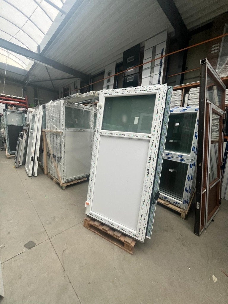 WITTE PVC-DEUR - DUBBELE BEGLAZING (handgreep + vat), Ophalen, Nieuw, Dubbelglas