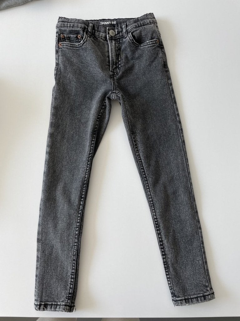Zwarte jeansbroek van ZARA maat 128, Broek, Ophalen of Verzenden, Zo goed als nieuw, Zara