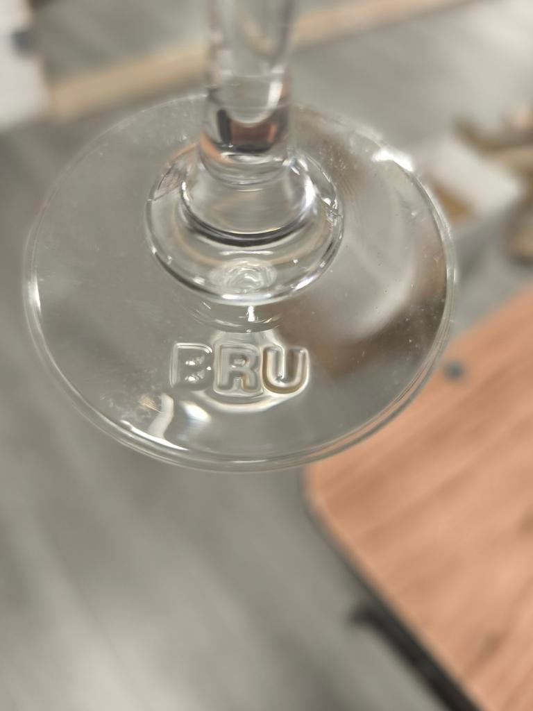 Verre eau bru