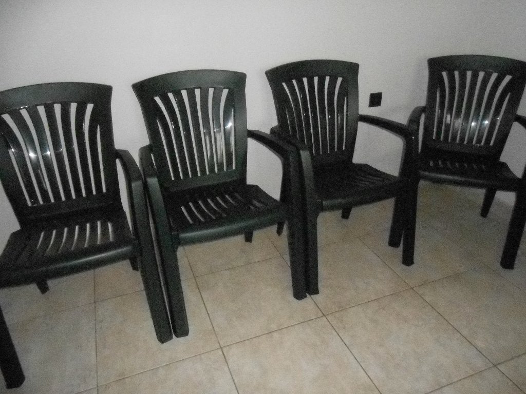 4 tuinstoelen in groene pvc  merk Nardi = 25 euro, Ophalen, Zo goed als nieuw