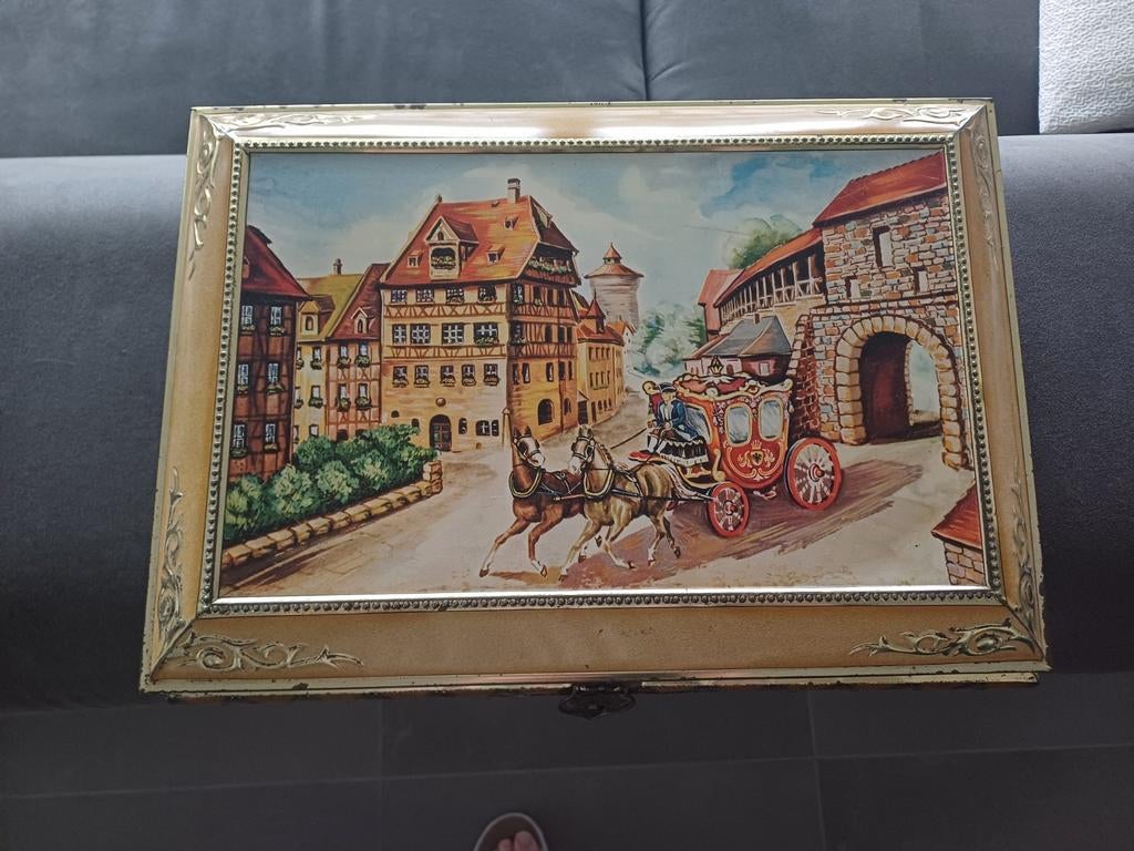 De Beukelaar koekendoos, Ophalen