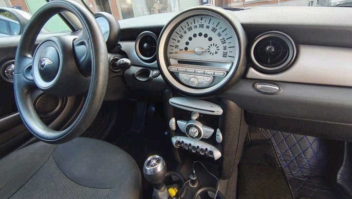 mini 2009 essence CT ok, Enlèvement ou Envoi