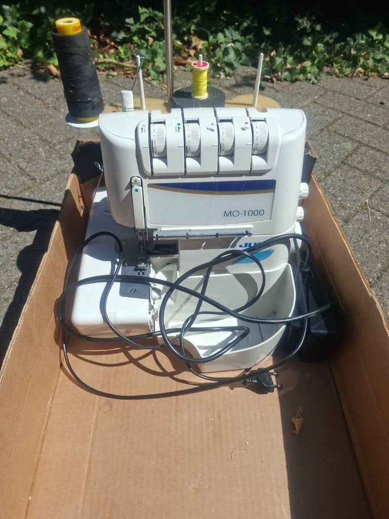 Naaimachine juki mo 1000, Hobby en Vrije tijd, Naaimachines en Toebehoren, Ophalen, Gebruikt, Naaimachine, Overige merken