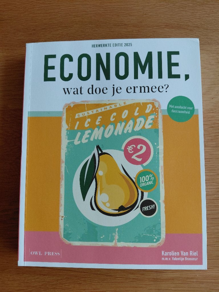 Economie, wat doe je ermee?  Karolien Van Riel   EDITIE 2025, Boeken, Ophalen of Verzenden, Zo goed als nieuw, Hoger Onderwijs