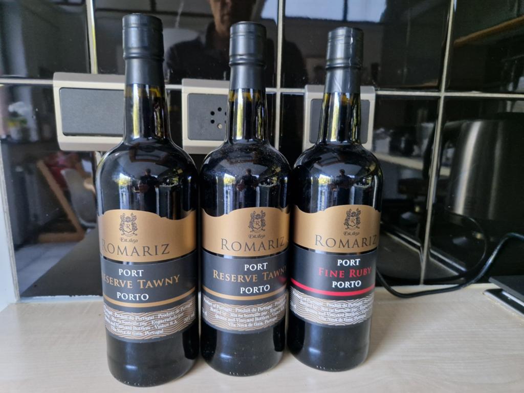 Lot 3 flessen jonge kwaliteitsvolle porto, Verzamelen, Wijnen, Ophalen