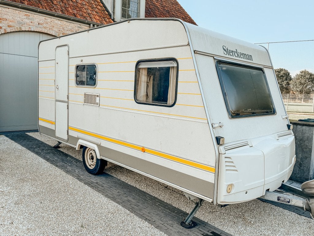 Gepimpte Sterckeman gezinscaravan met stapelbed, Caravans en Kamperen, Sterckeman, Treinzit, Particulier, 4 tot 5 meter