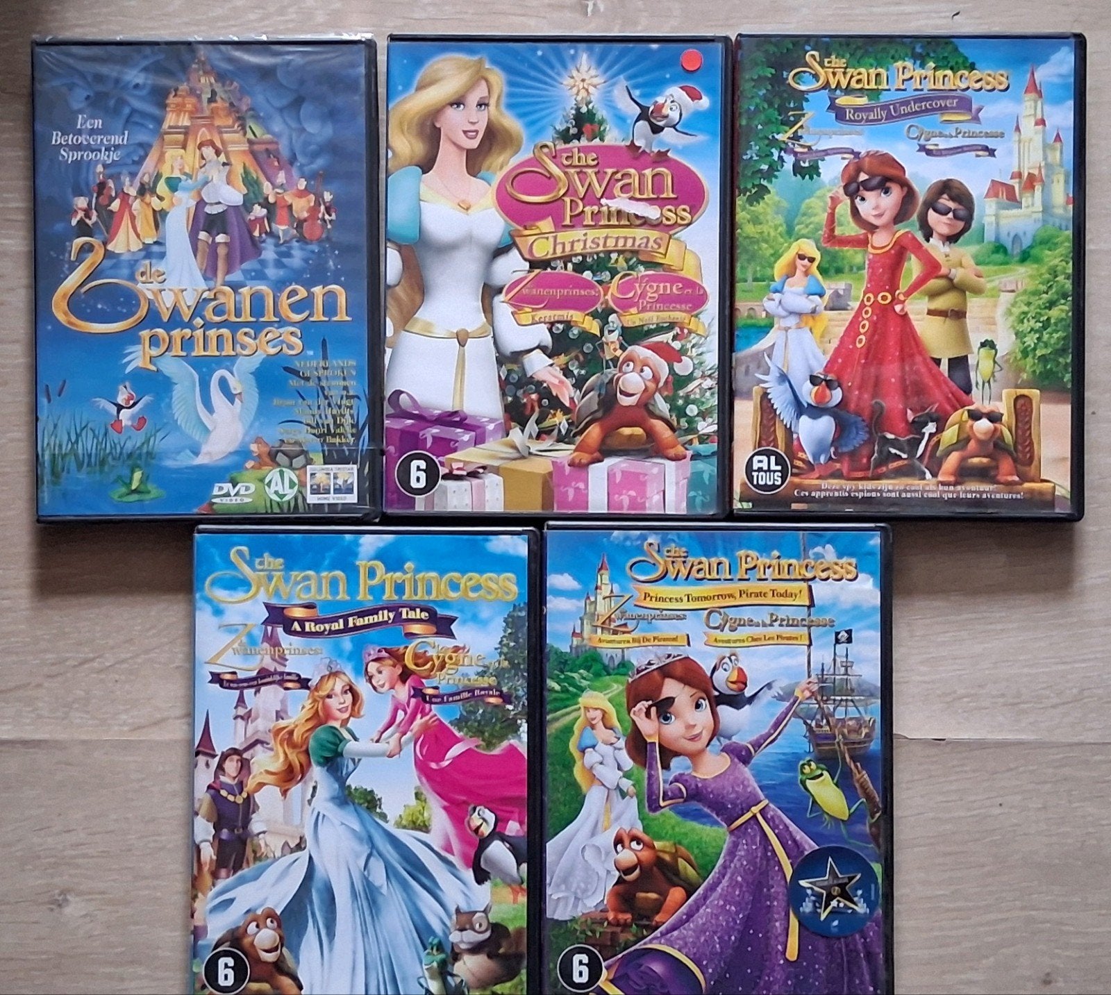 5 dvd´s uit de filmreeks De zwanenprinses, CD & DVD, Enlèvement ou Envoi, Néerlandais, Néerlandais
