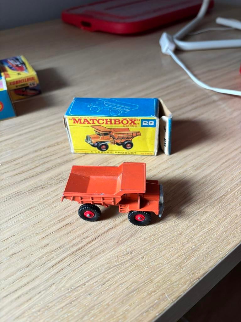 Camion à benne basculante Matchbox n 28 Mack, Envoi, Comme neuf, Matchbox