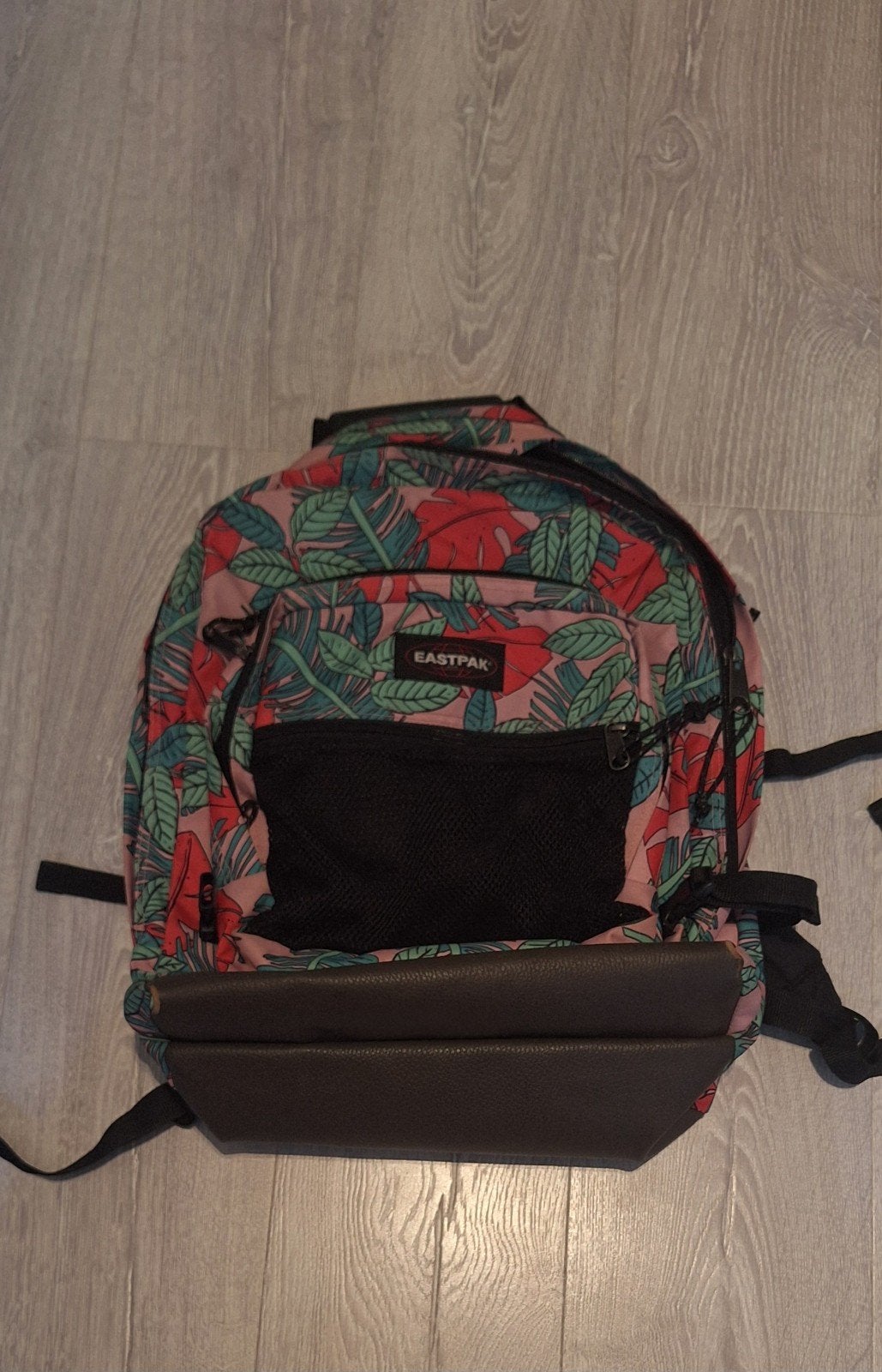 Eastpak rugzak veel keurig met roze en groene blaadjes, Ophalen of Verzenden, Nieuw, Eastpak, 30 tot 45 cm