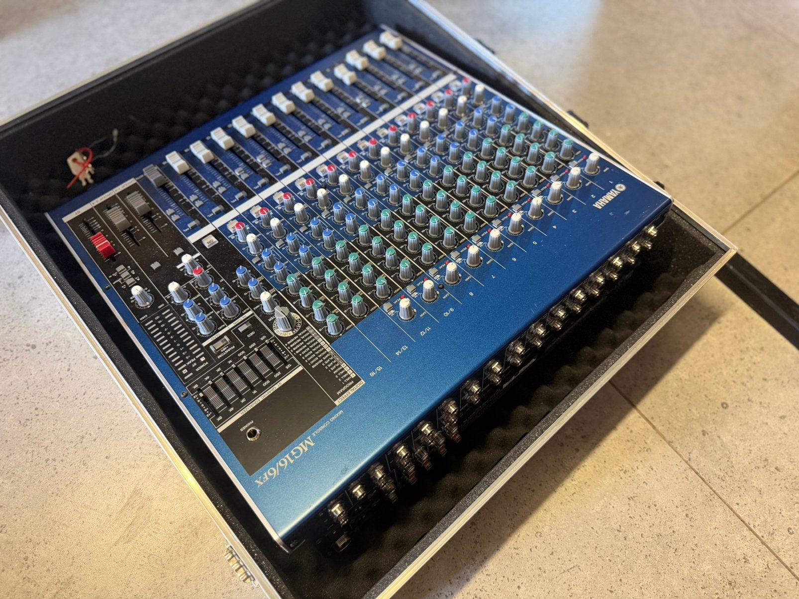 Yamaga MG 16 Tafel:. Perfecte staat inclusief flightcase, Ophalen, Zo goed als nieuw, 10 tot 20 kanalen, Microfooningang
