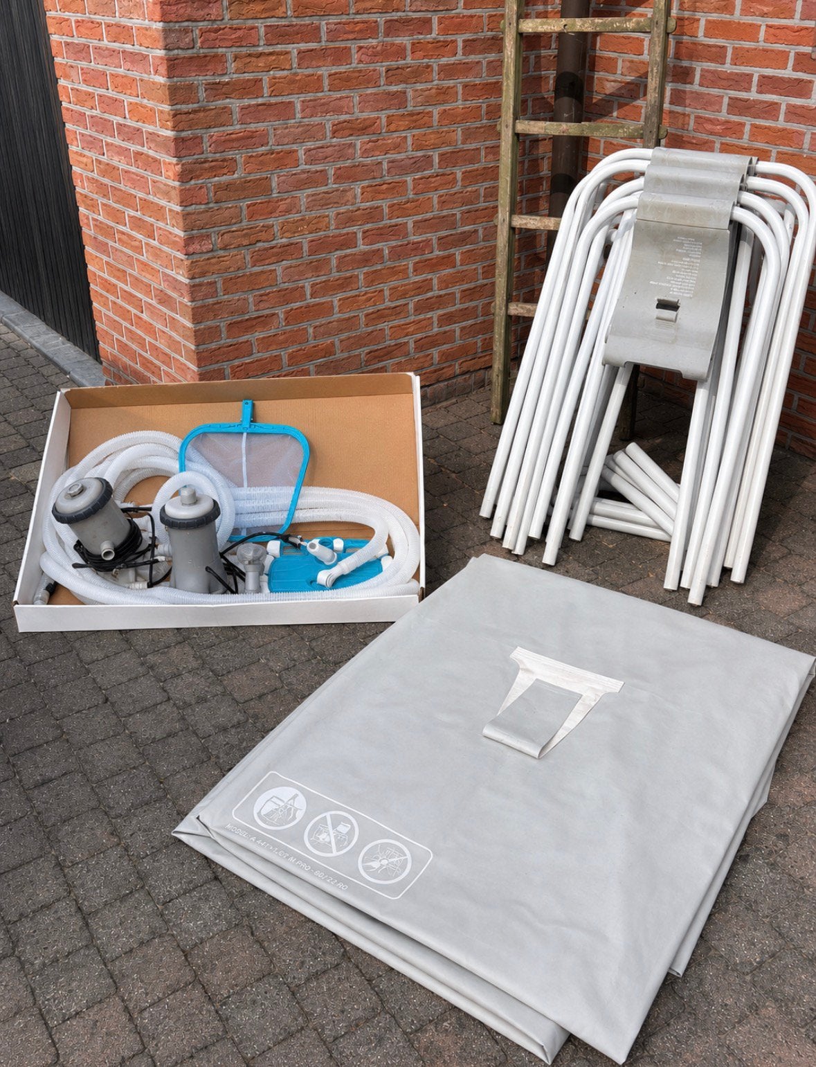 Zwembad met pomp /ladder / en reinigingmateriaal, Enlèvement, Utilisé, Autres types